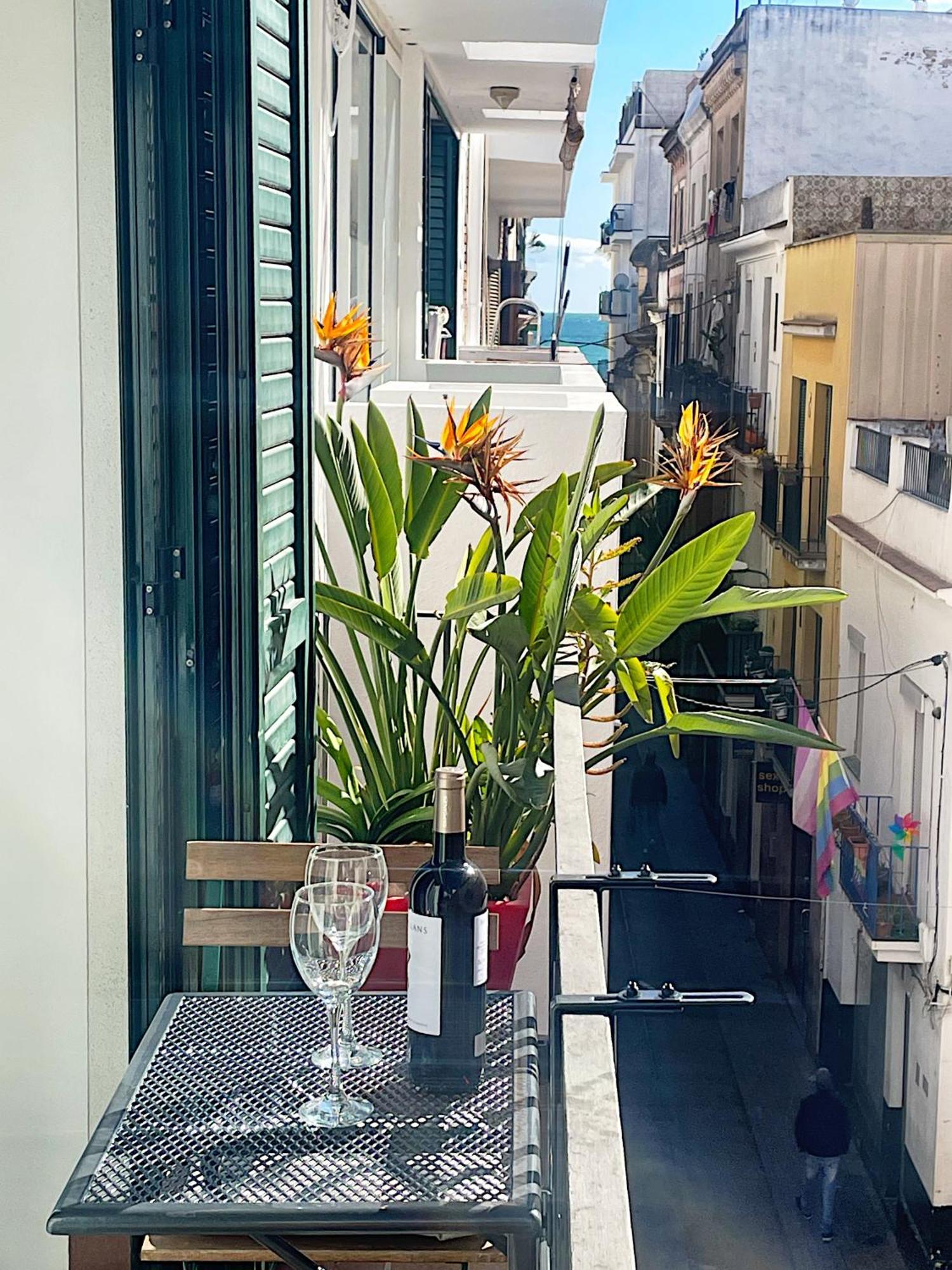 Abbott Apartment - 1 Min From The Beach - 100M2 - Sleeps 8 Sitges Bagian luar foto